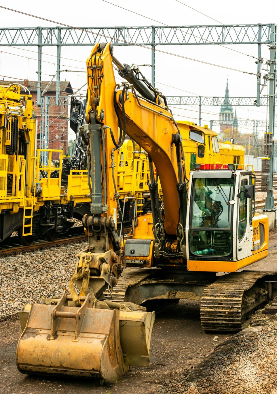 yellow and black heavy equipment